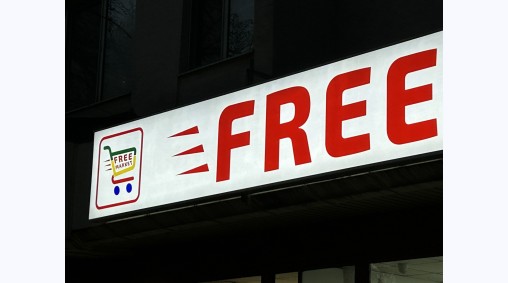 Free Market, гр. Варна - Светеща рекламна табела от винил