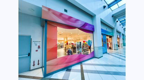 DM, Grand Mall, гр. Варна - Брандиране на витрини с фолио и изработка на обемни кутии от еталбонд - скрита сглобка (2026)