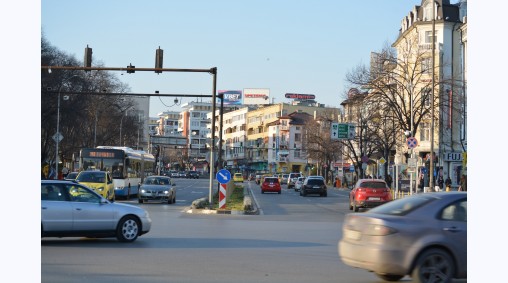 ЦЕНТРАЛНА ПОЩА/КАТЕДРАЛА (бул. Владислав Варненчик) - ПОКРИВ (рамка 27 кв.м.)